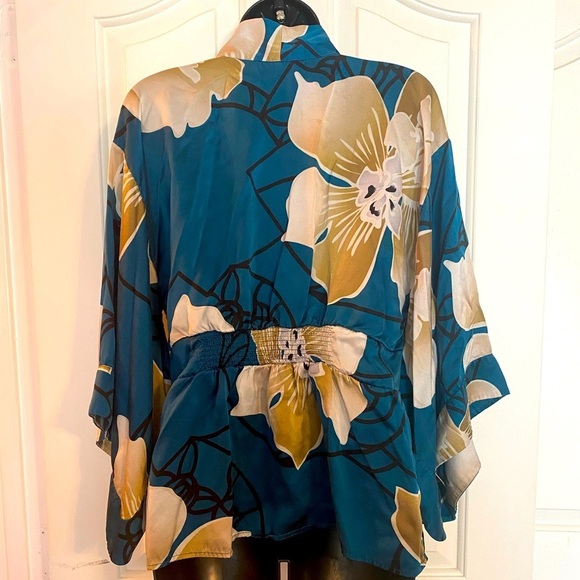 “SOMA” Intimates Luxe Silk Floral Kimono - Picture 10 of 15